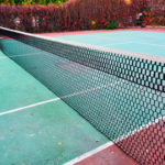 la rénovation d'un court de tennis à Nice dans les Alpes-Maritimes en privilégiant des méthodes écologiques présente de nombreux avantages