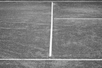 Construction d'un court de tennis en béton poreux à Cannes