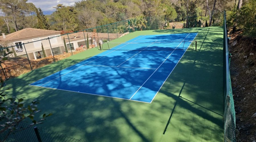 Construction d'un terrain de tennis en béton poreux à Nice