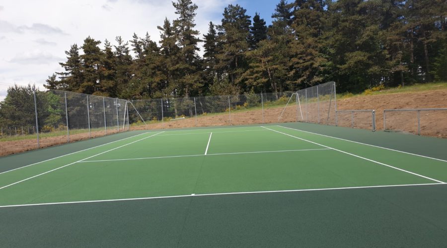 construction d'un terrain de tennis en béton poreux à Nice