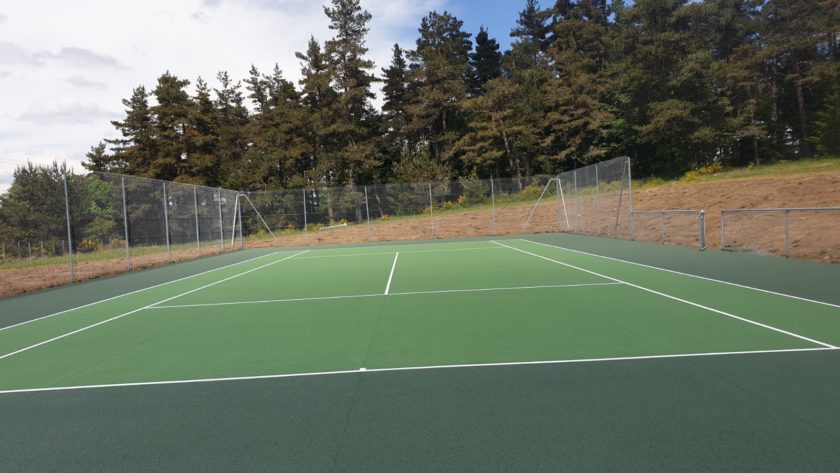 Construction d'un court de tennis en béton poreux à Mougins