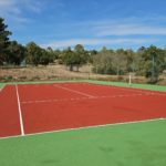 Construction d'un court de tennis en béton poreux à Cannes