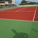 Construction d'un court de tennis en béton poreux à Cannes