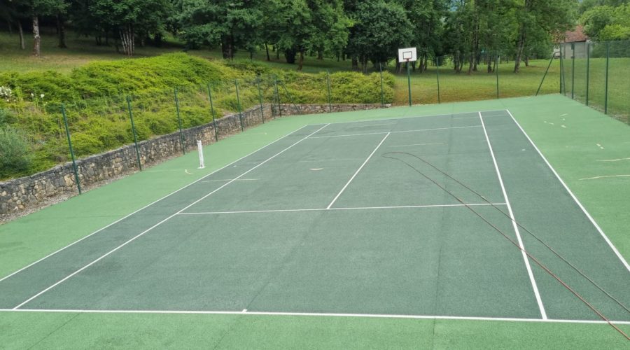Construction d'un court de tennis en béton poreux à Cannes