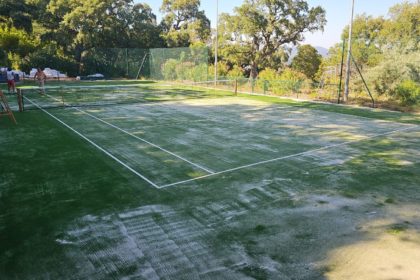 Construction d'un court de tennis en gazon synthétique à Nice