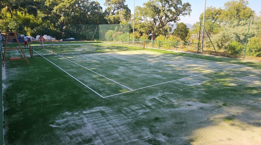 Construction d'un court de tennis en gazon synthétique à Nice