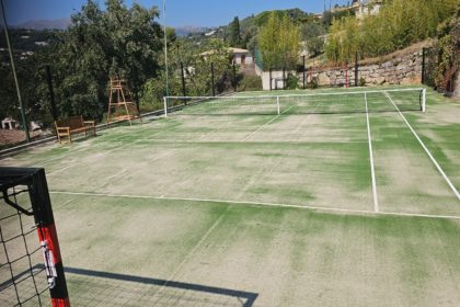 Construction d'un court de tennis en gazon synthétique à Nice
