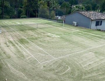 Construction d'un court de tennis en gazon synthétique à Nice
