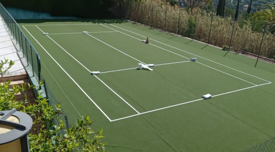 Construction d'un court de tennis en gazon synthétique à Cannes