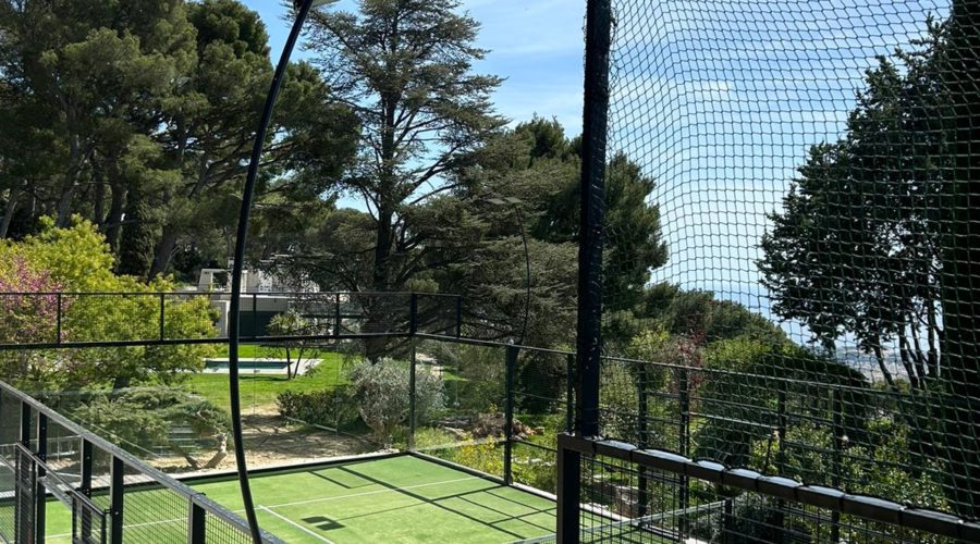 Construction d'un court de tennis en gazon synthétique à Nice