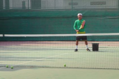 Construction d'un terrain de tennis à Saint-Raphaël