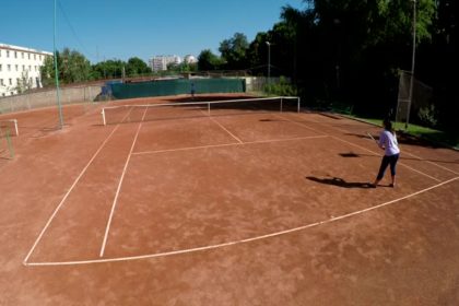 Construction d'un terrain de tennis à Toulon