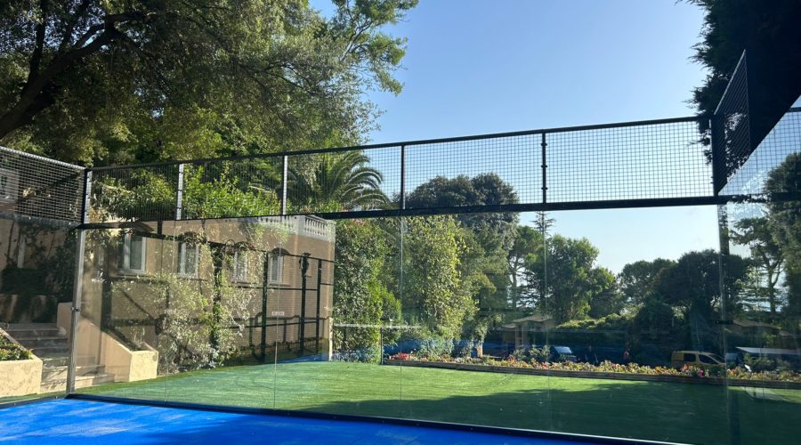 Construction d'un court de tennis à Cannes