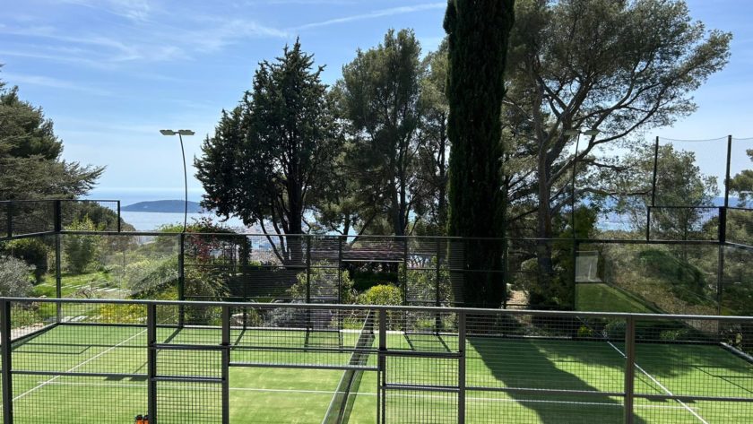 Construction d'un court de tennis en gazon synthétique à Nice