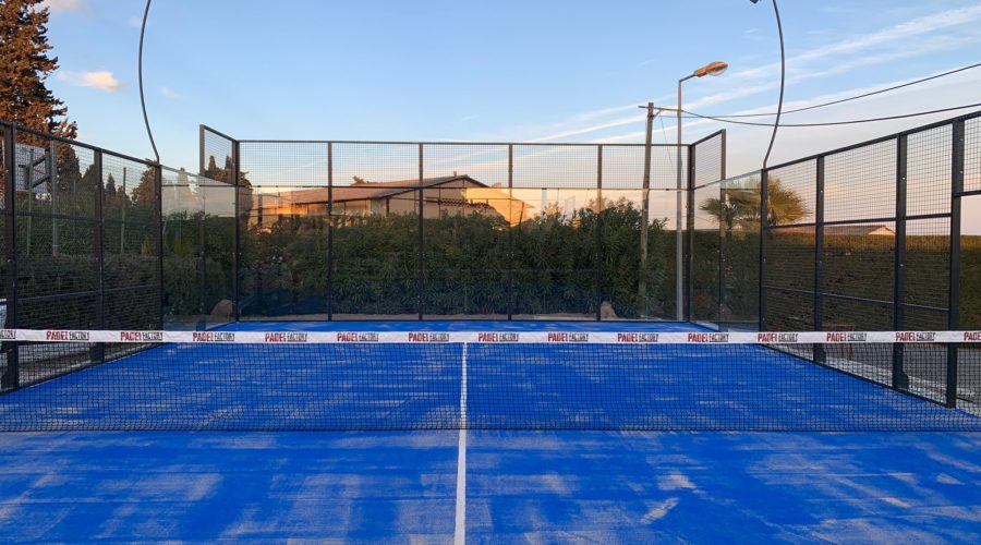 Construction d'un court de tennis en béton poreux à Mougins