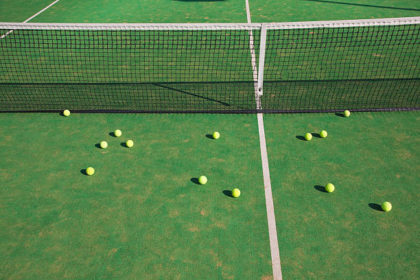 Construction d'un court de tennis en béton poreux à Cannes