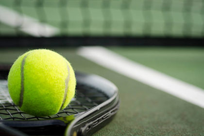 Construction d'un court de tennis en béton poreux à Cannes