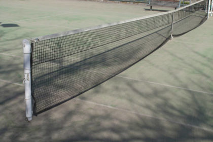 Construction d'un court de tennis en béton poreux à Cannes