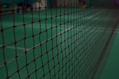 Construction d'un terrain de tennis à Saint-Raphaël