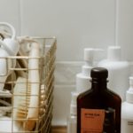 découvrez des astuces et des conseils pratiques pour une organisation optimale de votre salle de bains. transformez votre espace en un havre de paix fonctionnel et esthétique, tout en maximisant le rangement et la décoration.