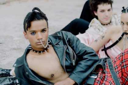 découvrez notre collection de faux piercings : une alternative tendance et sans engagement pour exprimer votre style. idéaux pour changer de look sans douleur ni précaution, nos accessoires s'adaptent à toutes vos envies.