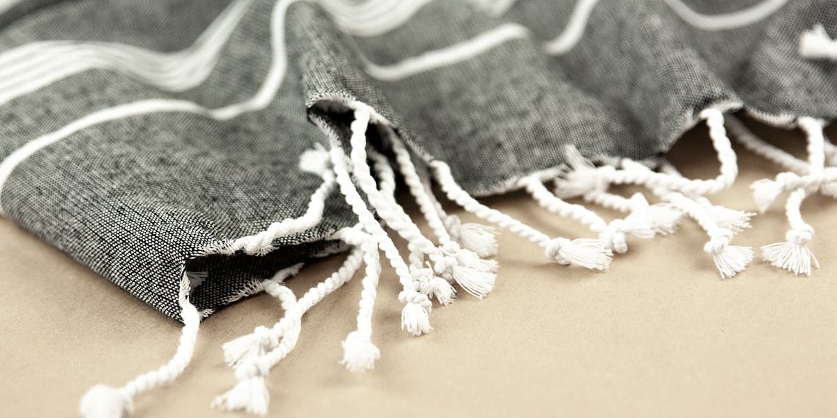 découvrez notre collection de foutas, ces magnifiques draps de bain légers et élégants. parfaits pour la plage ou le spa, nos foutas allient style et fonctionnalité, avec des motifs variés et des couleurs vibrantes. plongez dans le confort et la douceur de nos foutas pour un moment de détente inégalé.