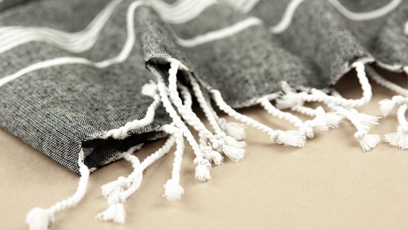 découvrez notre collection de foutas, ces magnifiques draps de bain légers et élégants. parfaits pour la plage ou le spa, nos foutas allient style et fonctionnalité, avec des motifs variés et des couleurs vibrantes. plongez dans le confort et la douceur de nos foutas pour un moment de détente inégalé.