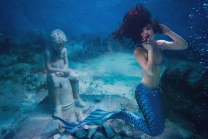 découvrez notre magnifique costume de sirène, idéal pour les fêtes, les festivals ou les soirées à thème. plongez dans un univers féérique avec nos tenues scintillantes et confortables, conçues pour faire briller votre côté aquatique.