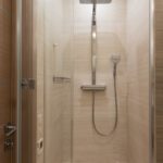 découvrez notre gamme d'accessoires de douche pour transformer votre salle de bain en un véritable espace de bien-être. des rideaux de douche aux distributeurs de savon, trouvez tout le nécessaire pour allier style et fonctionnalité.