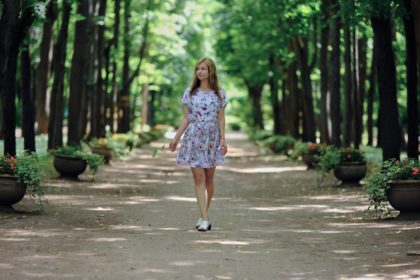 découvrez notre magnifique robe en terracotta, alliant élégance et confort. parfaite pour toutes les occasions, elle mettra en valeur votre silhouette tout en ajoutant une touche de couleur chaleureuse à votre garde-robe. polyvalente et tendance, cette robe est le choix idéal pour un look chic et intemporel.
