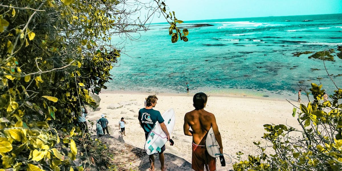 découvrez bali, l’île des dieux : plages paradisiaques, rizières verdoyantes, temples majestueux et culture envoûtante. partez à la rencontre d’une destination unique en indonésie alliant détente, aventure et spiritualité.