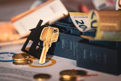 découvrez les tendances actuelles de l'immobilier : évolution du marché, prix, innovations et conseils pour acheter ou vendre un bien en 2024.