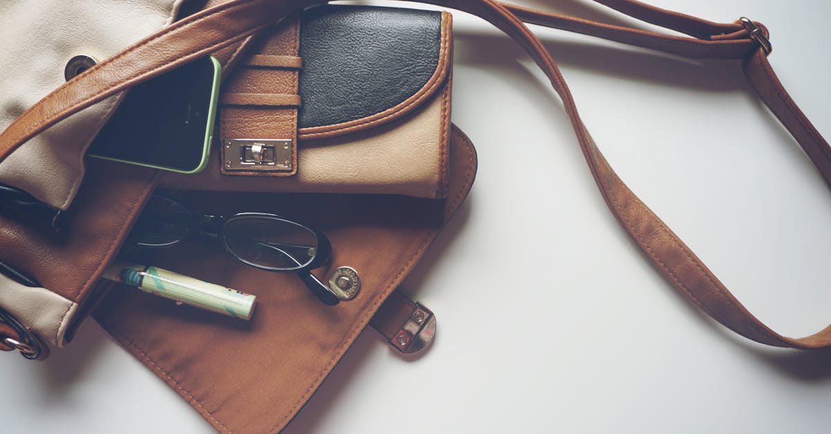 découvrez notre large sélection d'accessoires tendance pour compléter tous vos looks. qualité, style et nouveautés au rendez-vous pour sublimer votre quotidien.