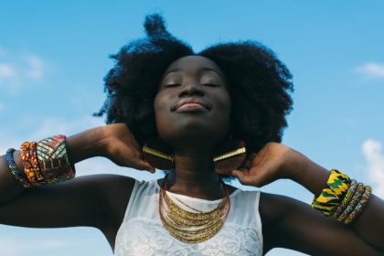 découvrez notre sélection d'accessoires tendances pour compléter votre style : bijoux, sacs, ceintures et bien plus pour toutes les occasions. livraison rapide et service de qualité !