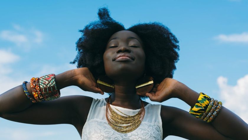 découvrez notre sélection d'accessoires tendances pour compléter votre style : bijoux, sacs, ceintures et bien plus pour toutes les occasions. livraison rapide et service de qualité !