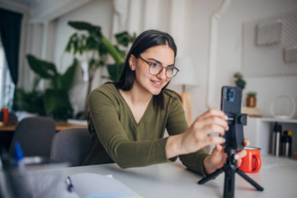 Un SEO coach Lyon agit comme un véritable architecte de la performance digitale en analysant la structure technique de votre