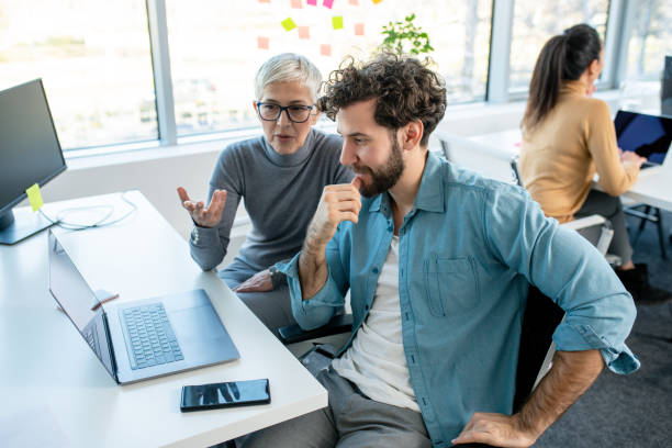 La Création Charte Graphique Paris ne se limite pas à concevoir un logo ou une palette de couleurs. Elle définit l’identité visuelle