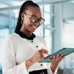 Un SEO coach Lyon met en place des indicateurs clés pertinents : positionnement des mots-clés, taux de clic (CTR), trafic qualifi