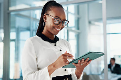 Un SEO coach Lyon met en place des indicateurs clés pertinents : positionnement des mots-clés, taux de clic (CTR), trafic qualifi