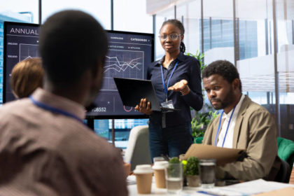 À Lyon, le tissu économique est dense, dynamique et extrêmement concurrentiel. Dans ce contexte, travailler avec un SEO coach Lyon