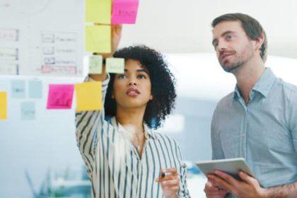 Un SEO coach Lyon commence généralement par analyser les mots-clés utilisés, la structure technique du site ainsi