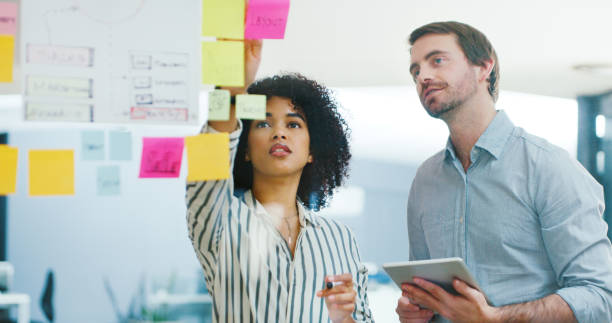 Un SEO coach Lyon commence généralement par analyser les mots-clés utilisés, la structure technique du site ainsi