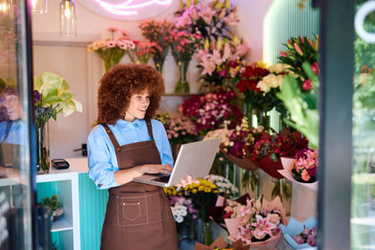 Le premier indicateur clé à suivre avec un SEO coach Lyon est le positionnement de vos mots-clés stratégiques sur Google.